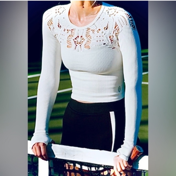 NWT FP Movement Happiness Runs Floral Top Sz M/L - Picture 2 of 4